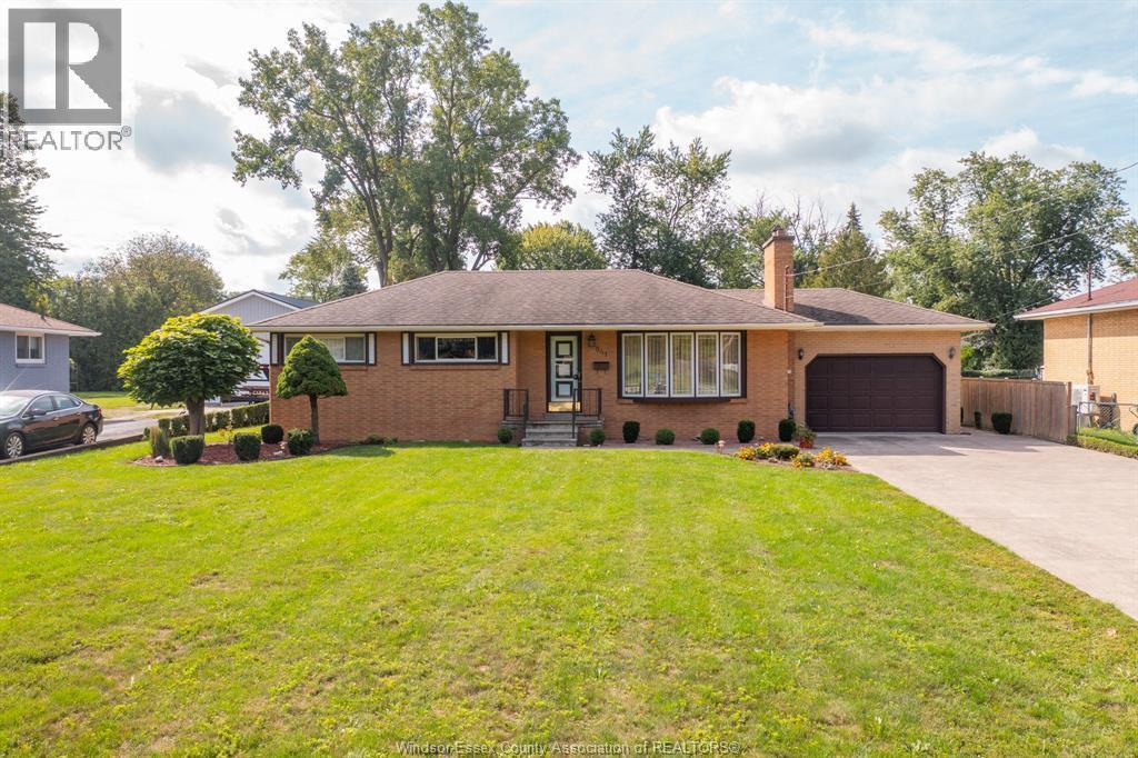 4-bedroom Single Family at 841 Morand, Windsor — primary photograph