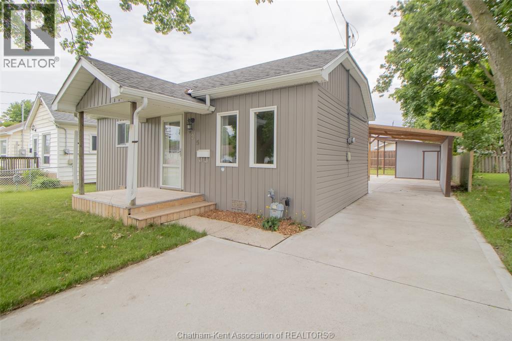 Single Family — 35 Berry Street, Chatham, Ontario