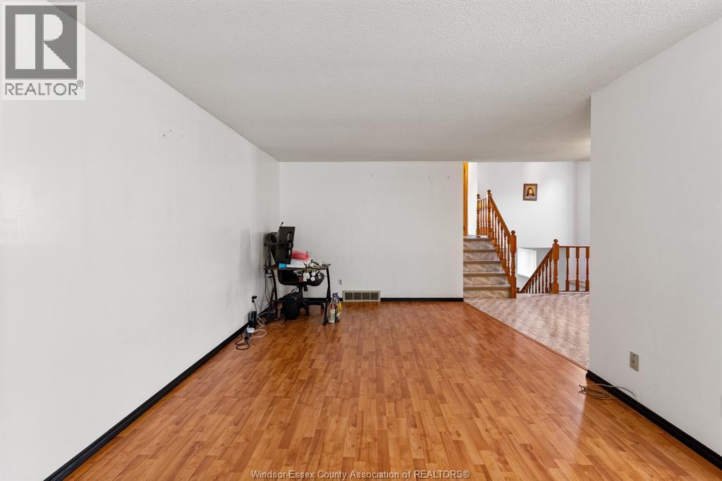 4-bedroom Single Family at 2780 Garvey, Windsor — photograph 3