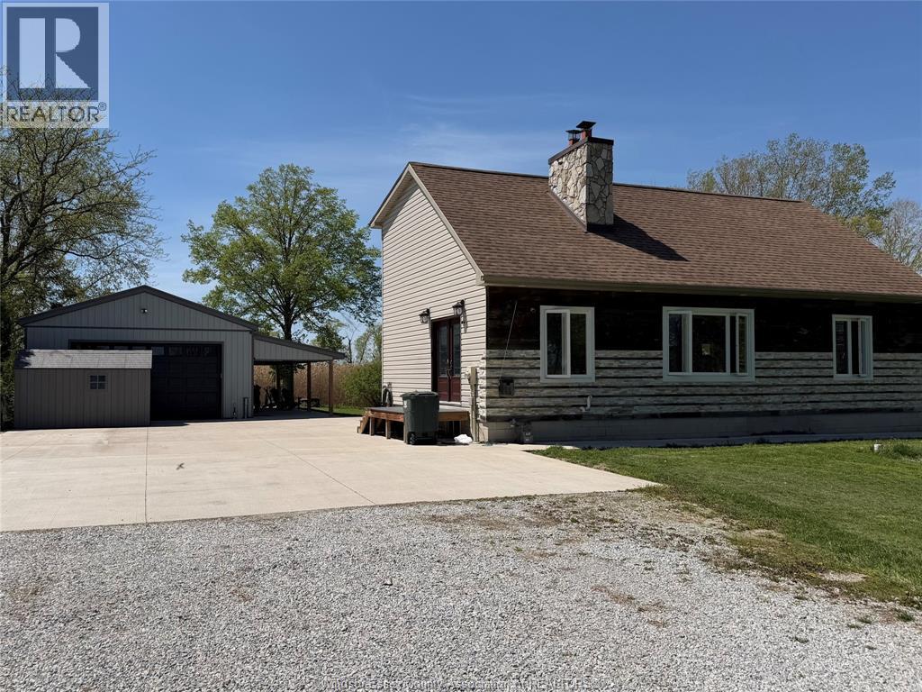 4-bedroom Single Family at 2040 Front Road, Amherstburg — photograph 3