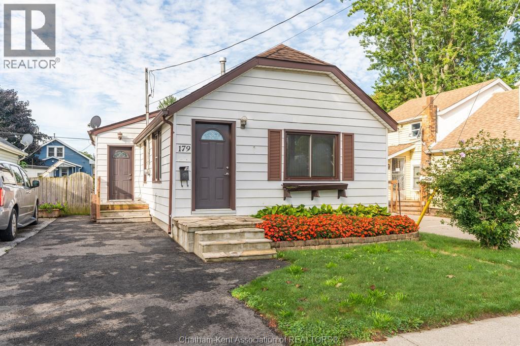 2-bedroom Single Family at 179 Sandy Street, Chatham — primary photograph