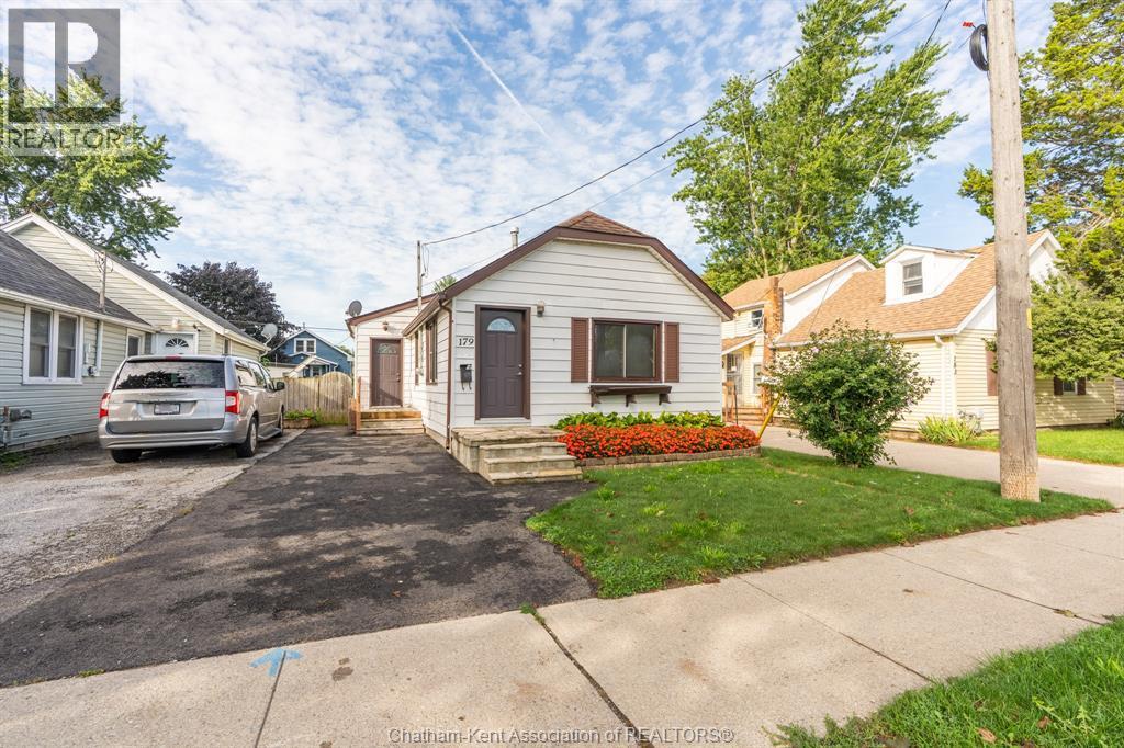 2-bedroom Single Family at 179 Sandy Street, Chatham — photograph 2