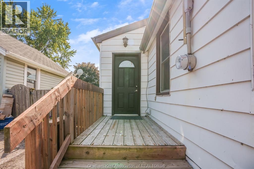 2-bedroom Single Family at 179 Sandy Street, Chatham — photograph 3