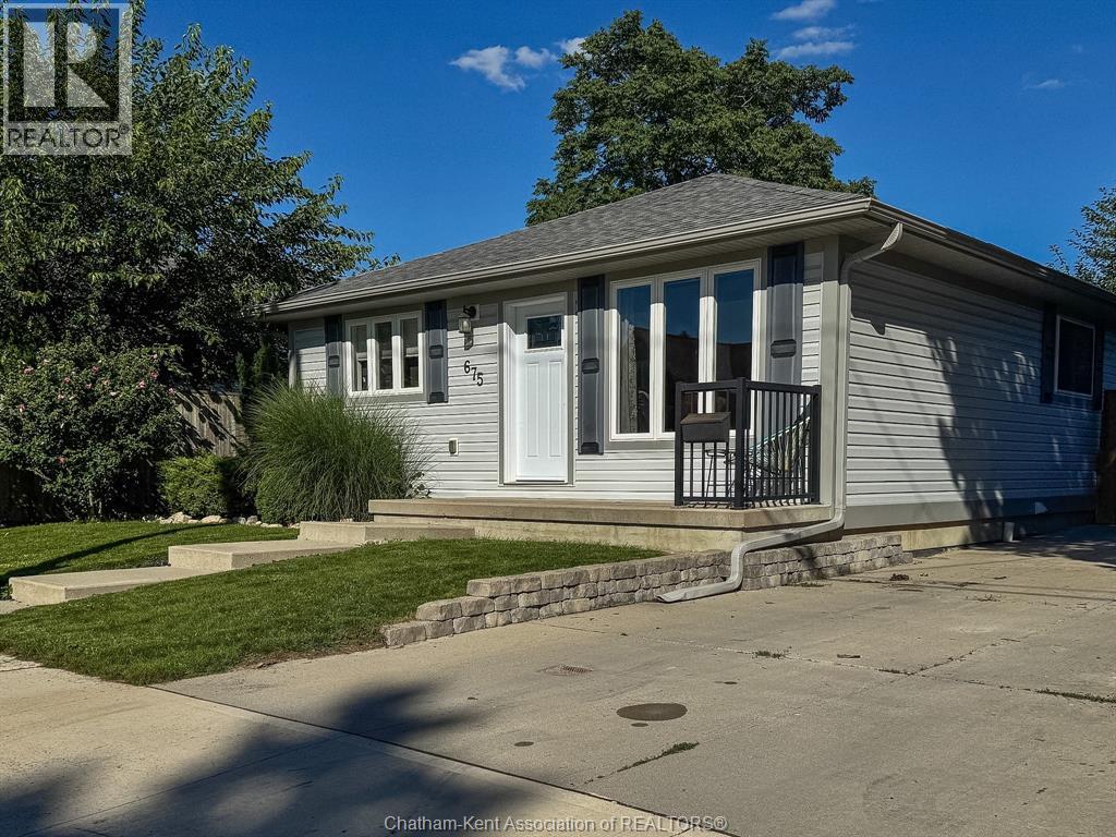 Single Family — 675 Albert Street, Wallaceburg, Ontario