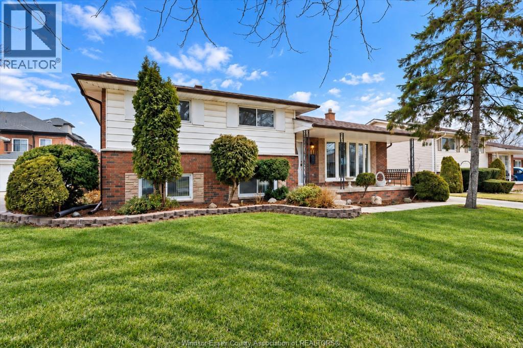 3-bedroom Single Family at 1116 Sumach Crescent, Windsor — photograph 2