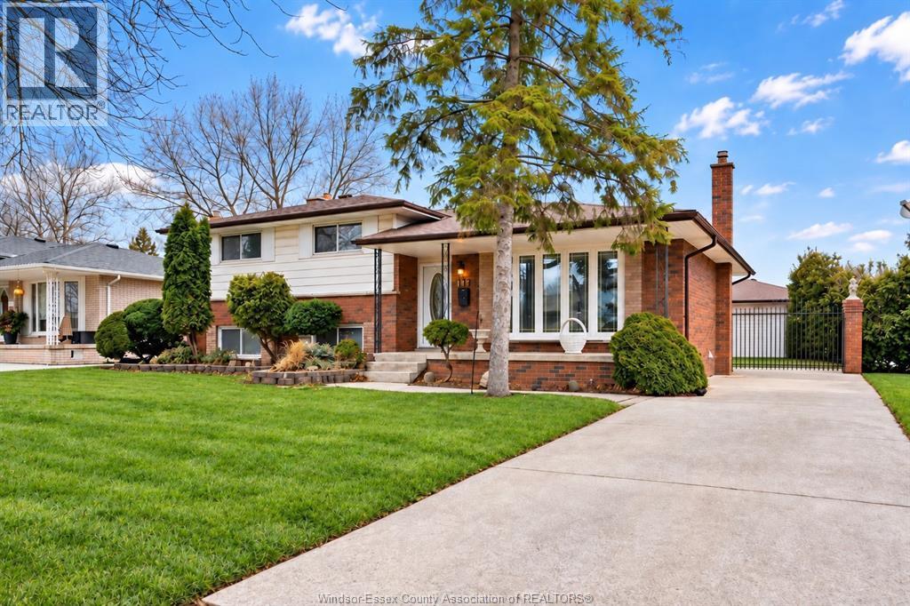Single Family — 1116 Sumach Crescent, Windsor, Ontario