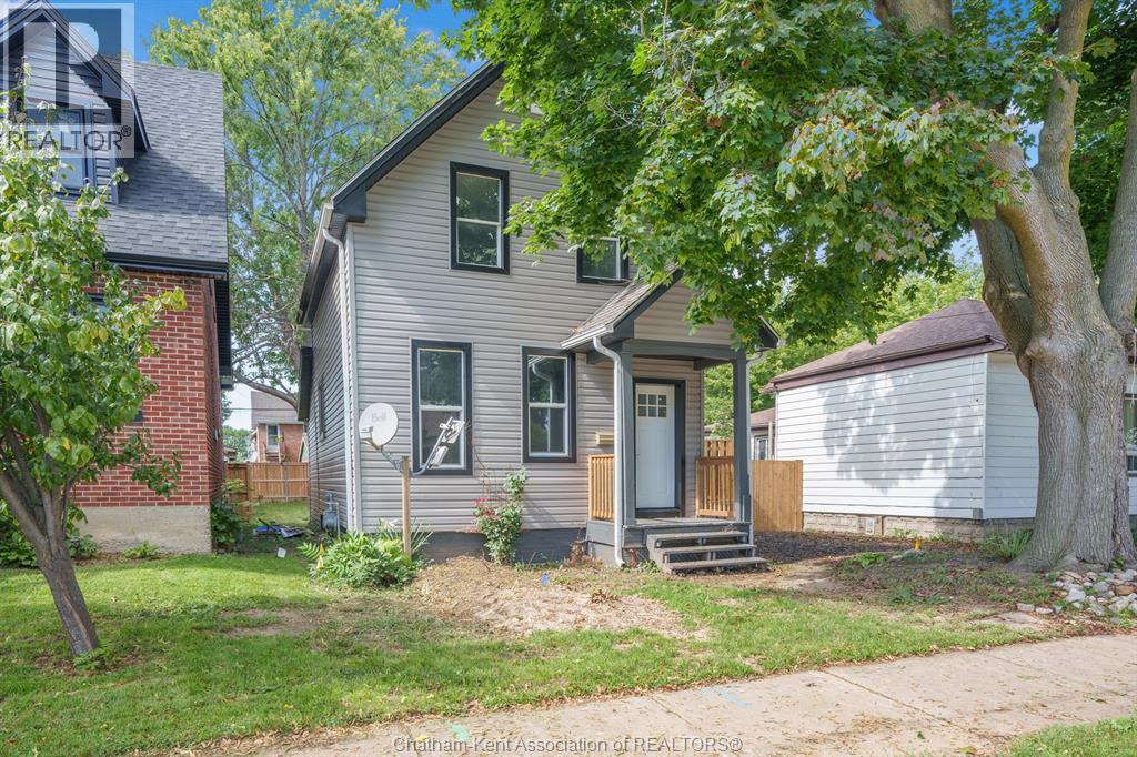 3-bedroom Single Family at 87 Gray Street, Chatham — photograph 2