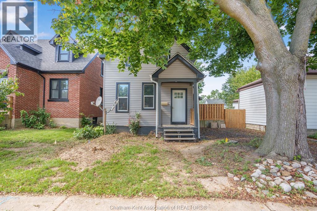 3-bedroom Single Family at 87 Gray Street, Chatham — photograph 3