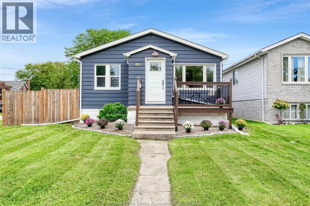 3-bedroom Single Family at 2402 Tourangeau, Windsor — photograph 2