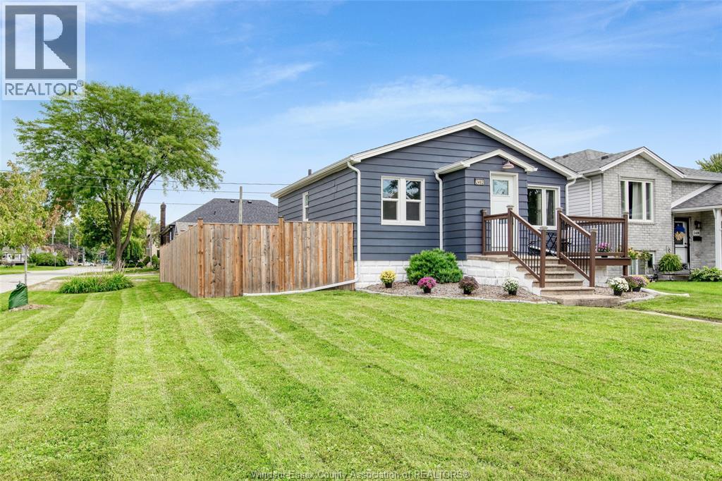 3-bedroom Single Family at 2402 Tourangeau, Windsor — photograph 3