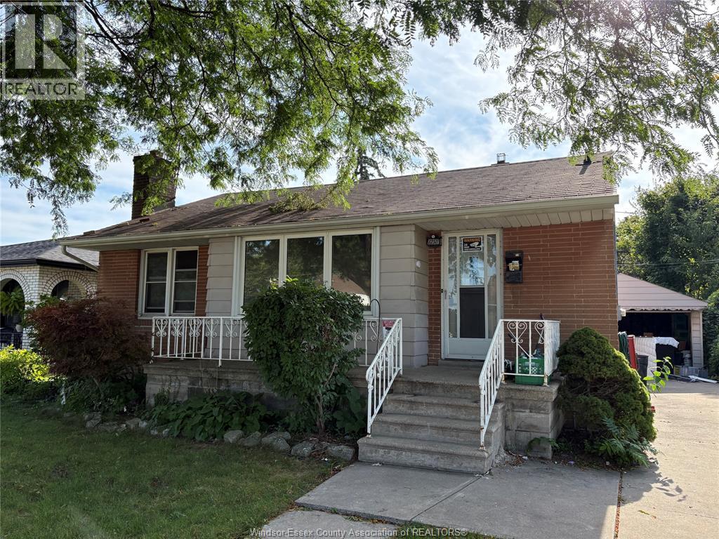 3-bedroom Single Family at 1255 Dot, Windsor — primary photograph