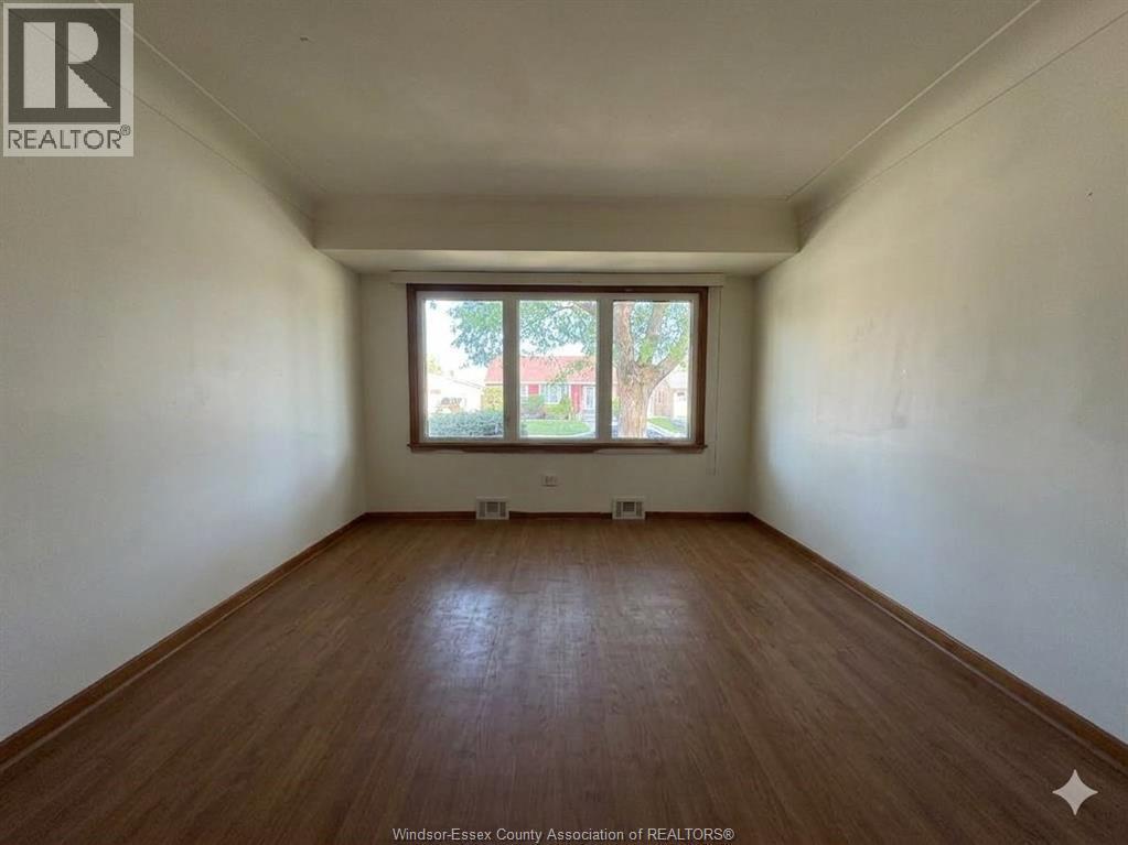 3-bedroom Single Family at 1255 Dot, Windsor — photograph 3
