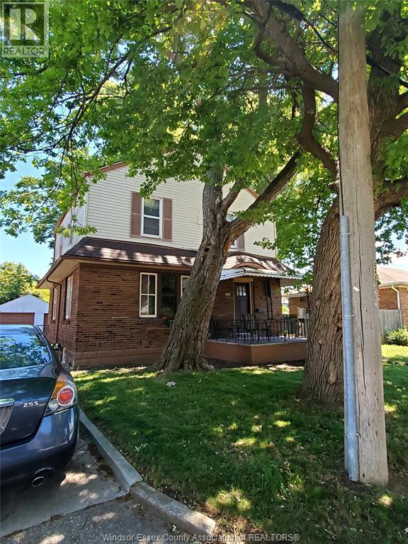 3-bedroom Single Family at 1964 Central Avenue, Windsor — photograph 2