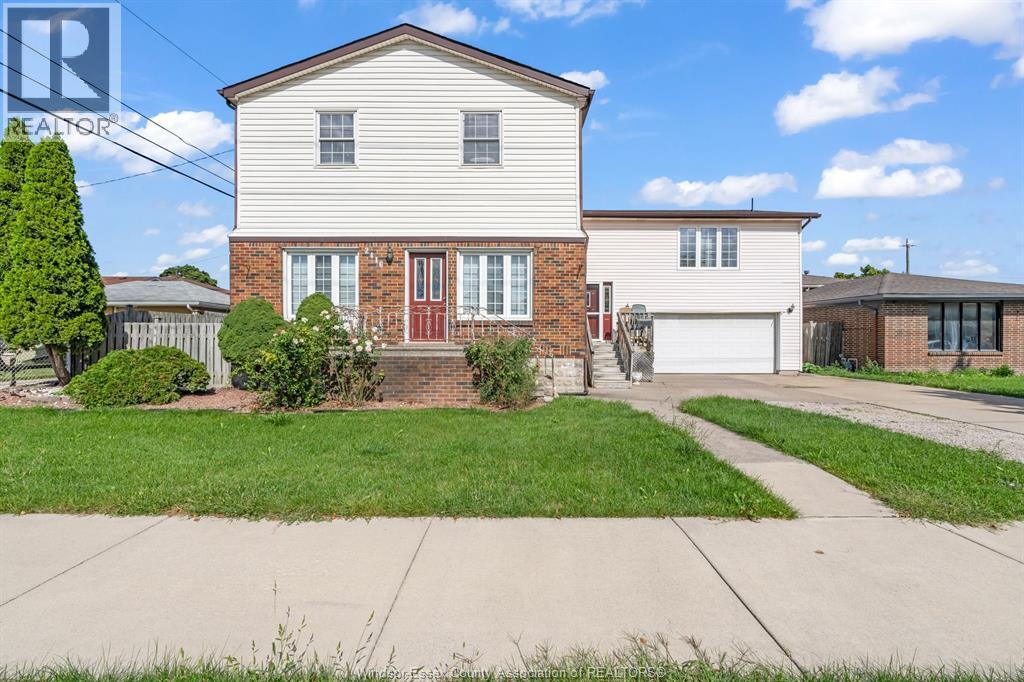 2-bedroom Single Family at 2416 Mercer Street, Windsor — primary photograph
