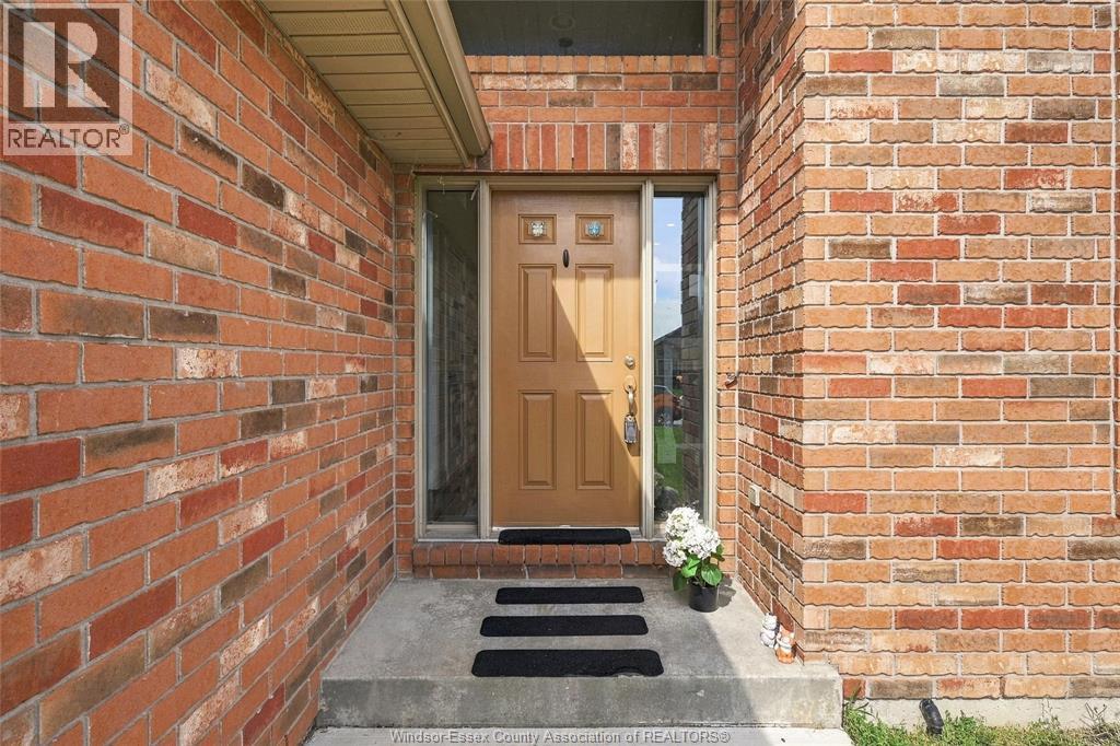 4-bedroom Single Family at 1364 Matthew Crescent, Lakeshore — photograph 3