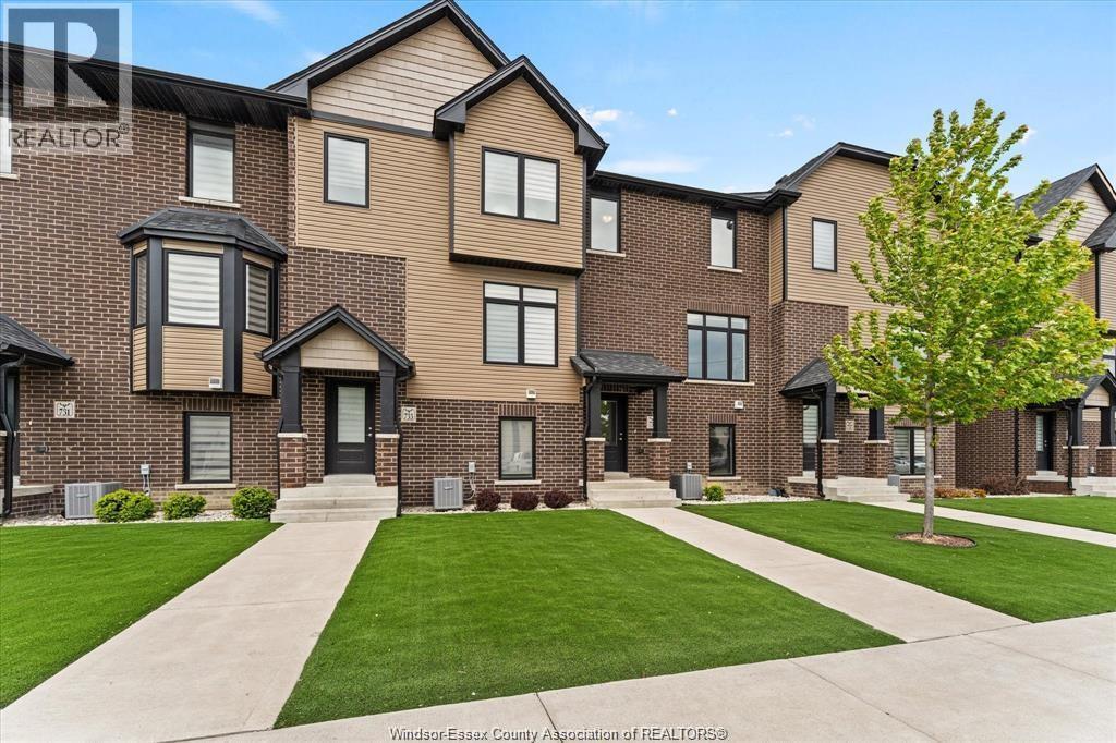 4-bedroom Single Family at 735 Brownstone Road, Lakeshore — primary photograph