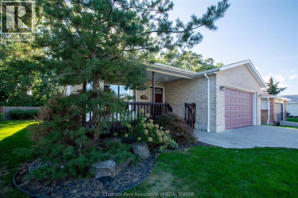 4-bedroom Single Family at 24 Churchill Park Road, Chatham — photograph 3