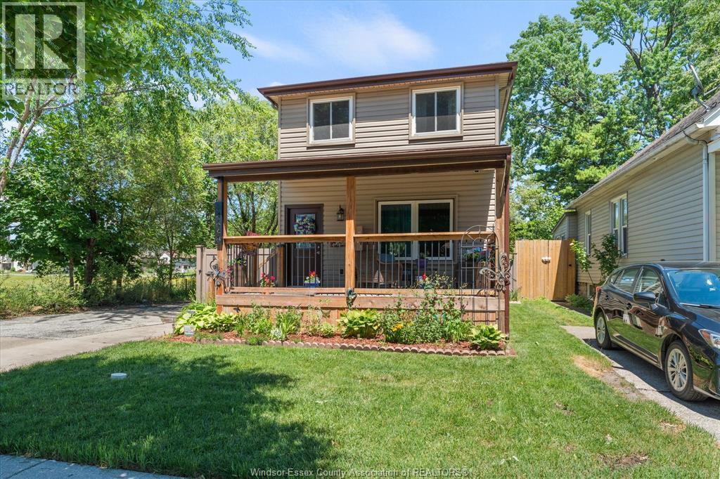 3-bedroom Single Family at 464 Oak, Windsor — photograph 2