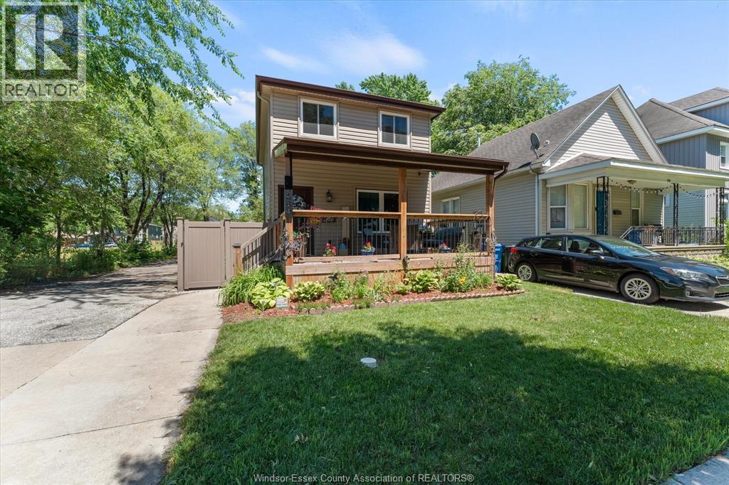 3-bedroom Single Family at 464 Oak, Windsor — photograph 3