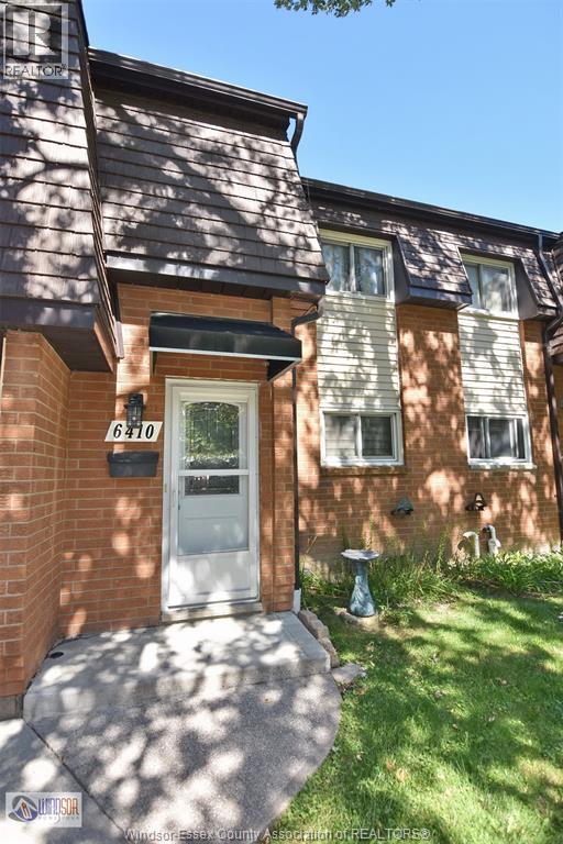 3-bedroom Single Family at 6410 Thornberry Crescent, Windsor — photograph 2