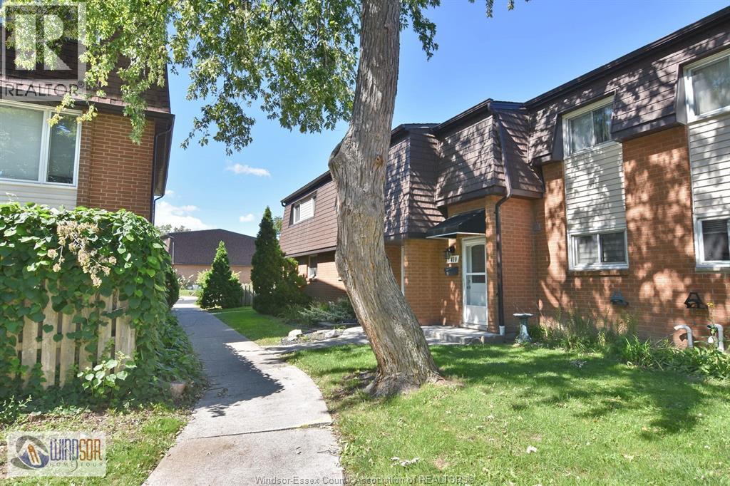 3-bedroom Single Family at 6410 Thornberry Crescent, Windsor — photograph 3