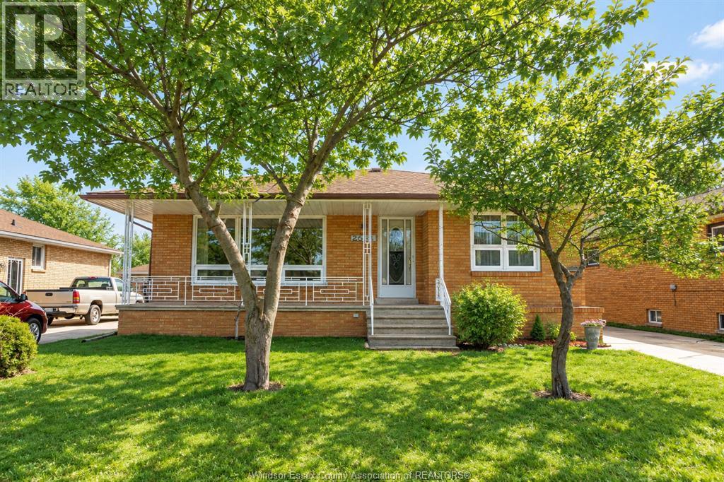 4-bedroom Single Family at 2666 Jos St Louis, Windsor — photograph 2