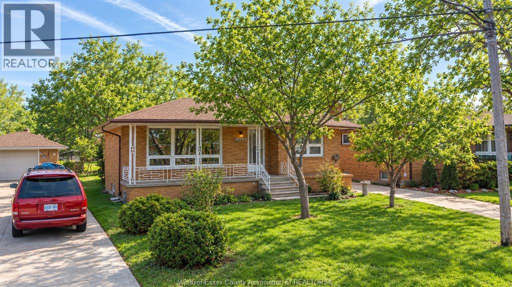 4-bedroom Single Family at 2666 Jos St Louis, Windsor — photograph 3