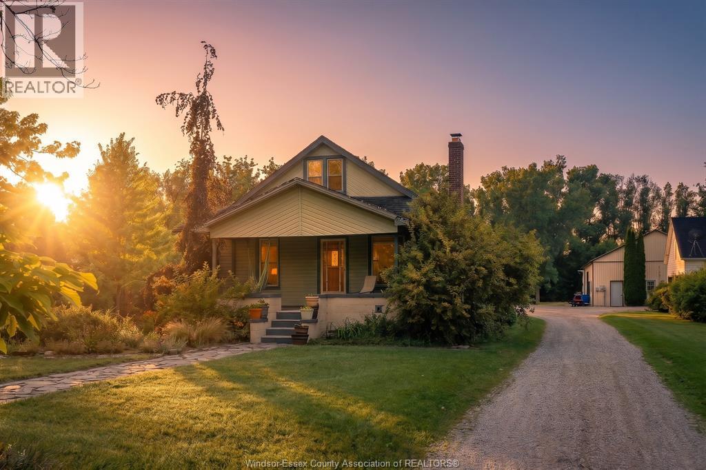 5-bedroom Single Family at 136 Mersea Road 5, Leamington — photograph 2
