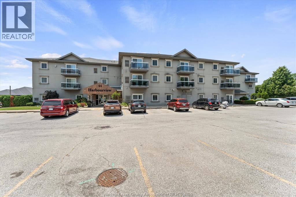 2-bedroom Single Family at 44 Robson Road #106, Leamington — primary photograph