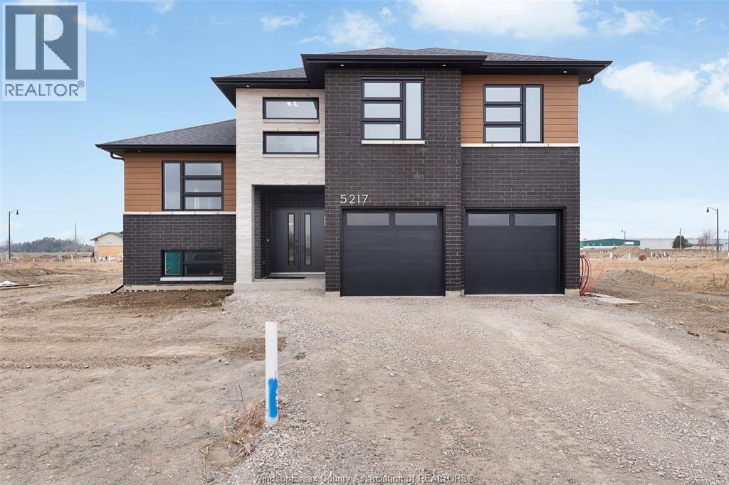 4-bedroom Single Family at 2410 Partington, Windsor — primary photograph