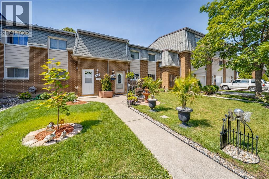 3-bedroom Single Family at 2629 Vine Court #54, Windsor — photograph 2