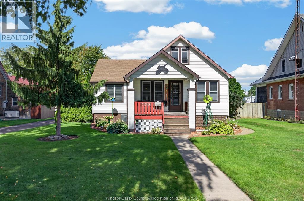 3-bedroom Single Family at 319-323 Wallace Street, Wallaceburg — primary photograph