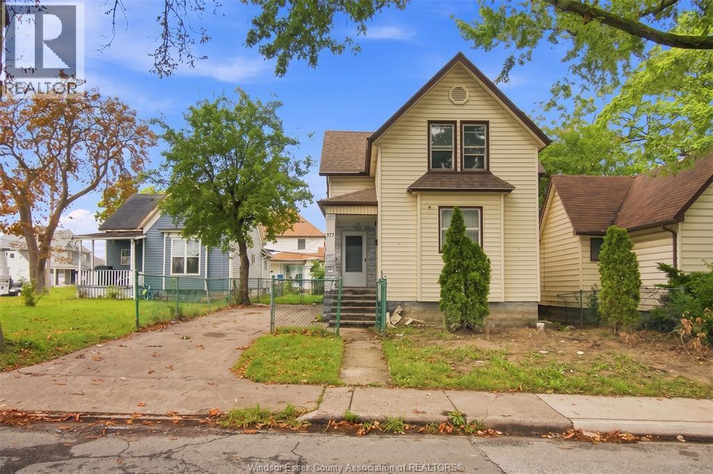 5-bedroom Single Family at 377 Parent, Windsor — photograph 2