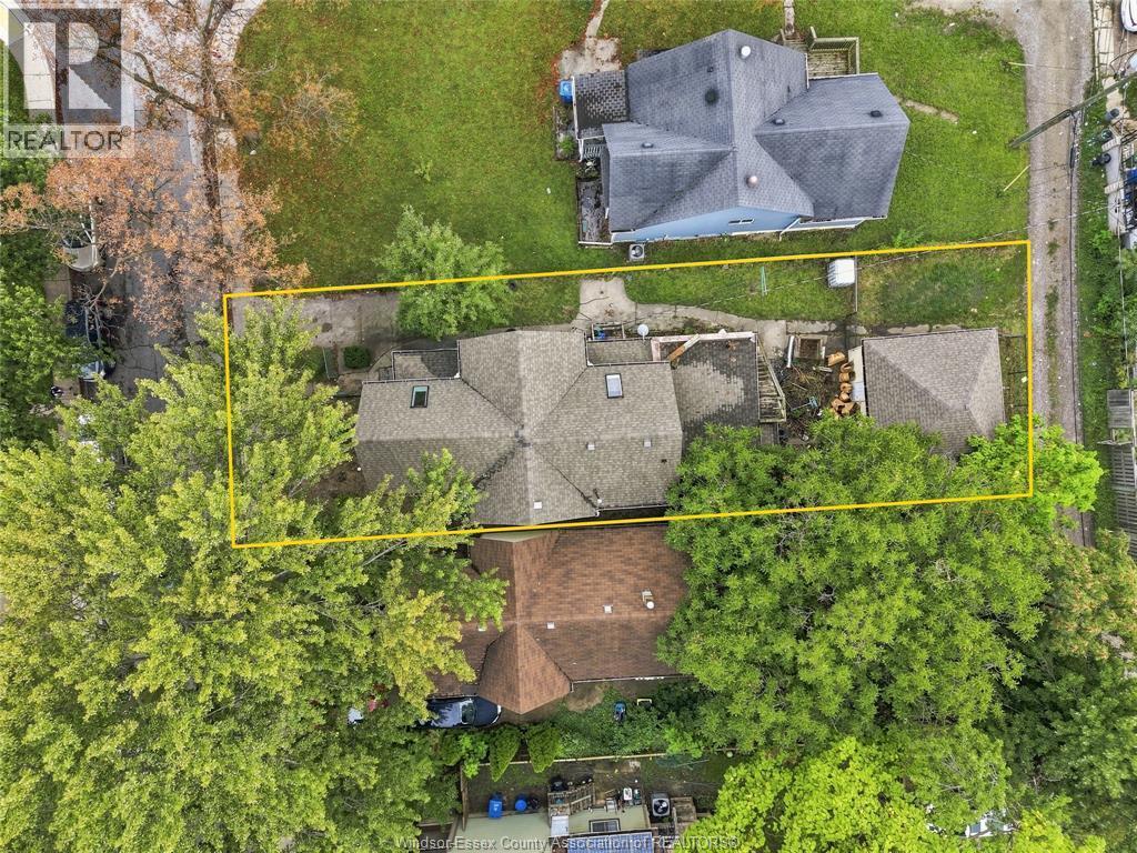 5-bedroom Single Family at 377 Parent, Windsor — photograph 3
