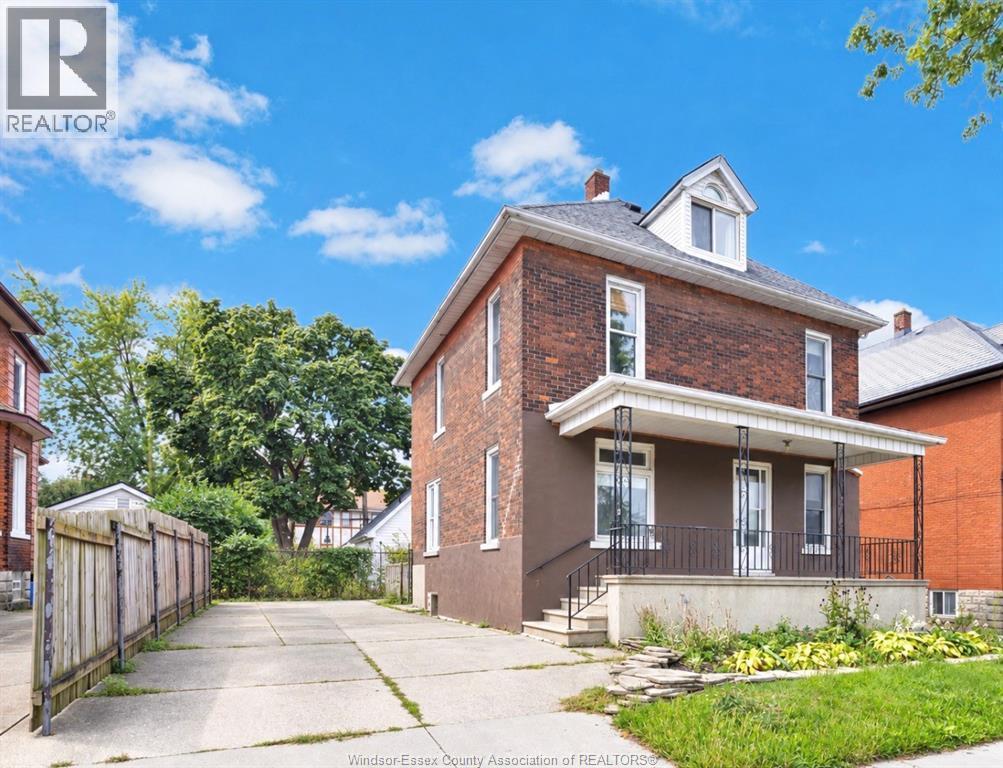 1-bedroom Single Family at 231 Gladstone #1, Windsor — photograph 2