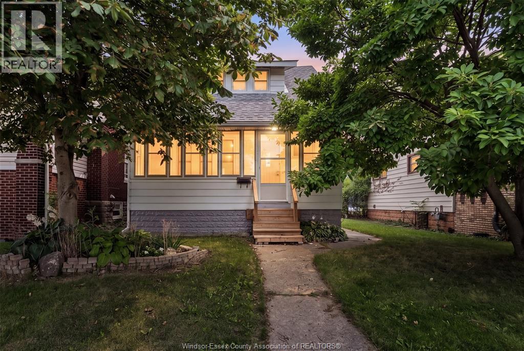 4-bedroom Single Family at 1245 Giles Boulevard, Windsor — primary photograph