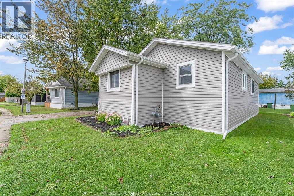 3-bedroom Single Family at 152 Dana Drive, Essex — photograph 3