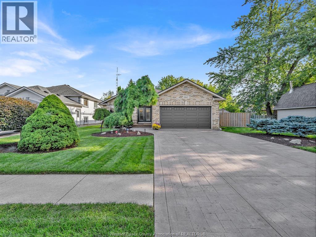 4-bedroom Single Family at 11647 Dillon, Windsor — primary photograph