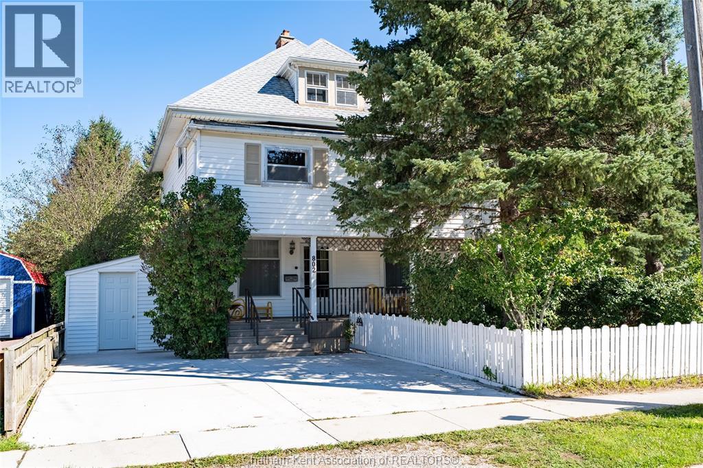4-bedroom Single Family at 802 Elgin Street, Wallaceburg — primary photograph