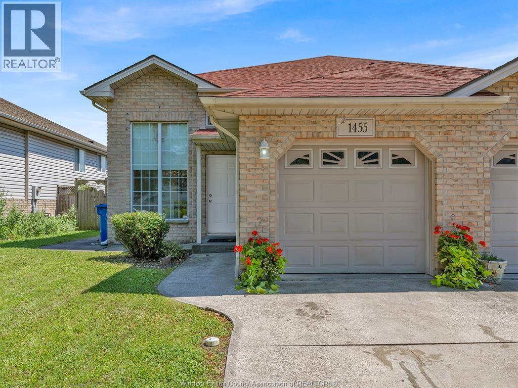 3-bedroom Single Family at 1455 Dobrich Street, Windsor — primary photograph