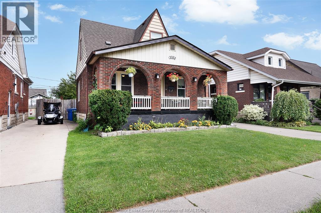 4-bedroom Single Family at 2322 Byng Road, Windsor — photograph 3