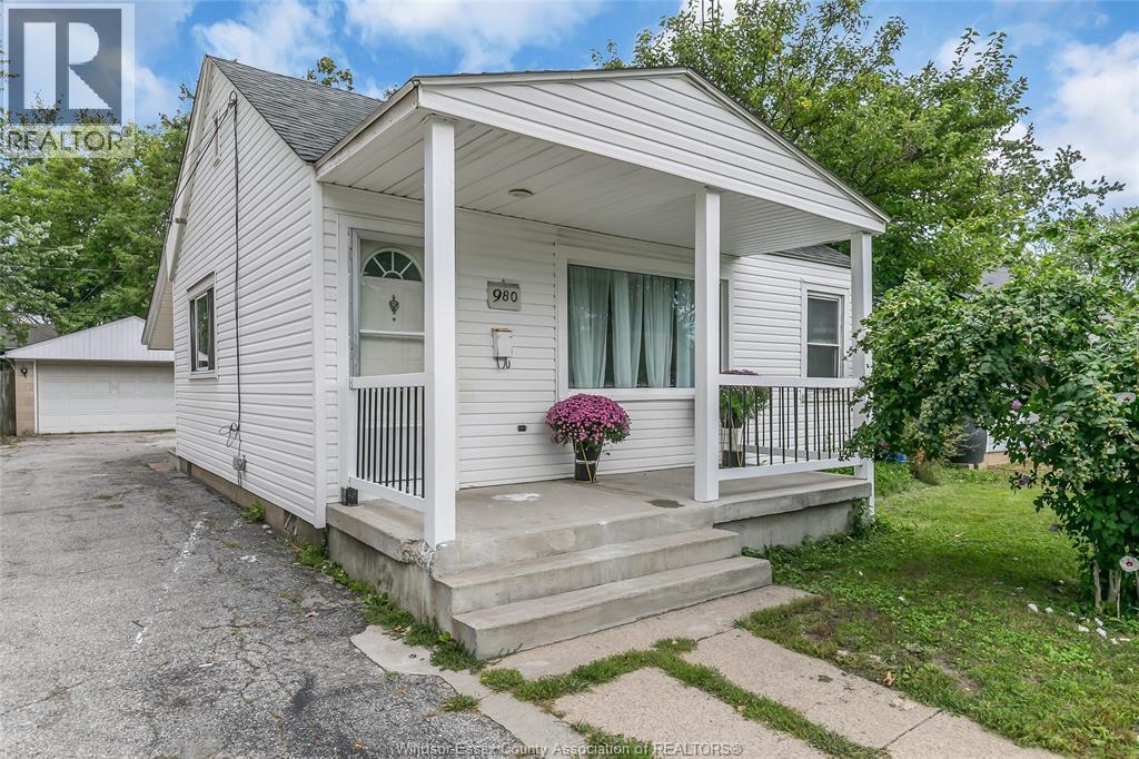 3-bedroom Single Family at 980 Partington Avenue, Windsor — photograph 3