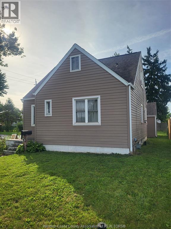 3-bedroom Single Family at 591 Charlotte, Windsor — photograph 3