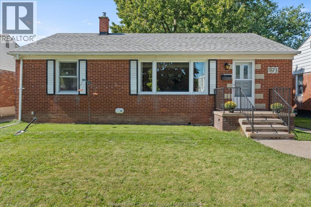 Single Family — 971 Isabelle Place, Windsor, Ontario