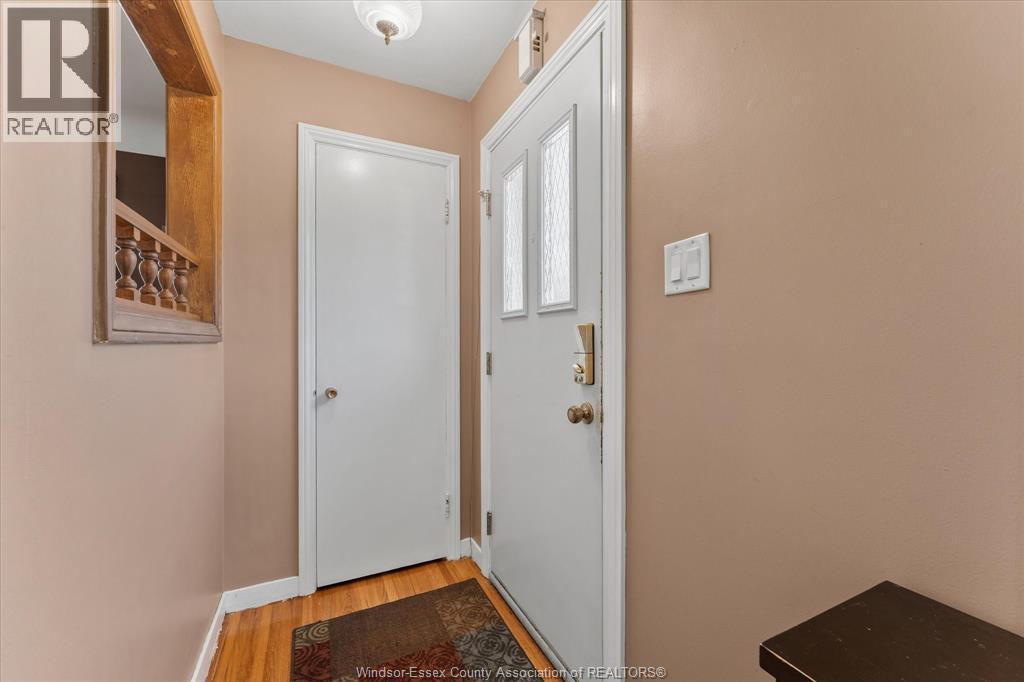 2-bedroom Single Family at 971 Isabelle Place, Windsor — photograph 2