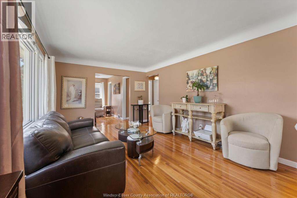 2-bedroom Single Family at 971 Isabelle Place, Windsor — photograph 3