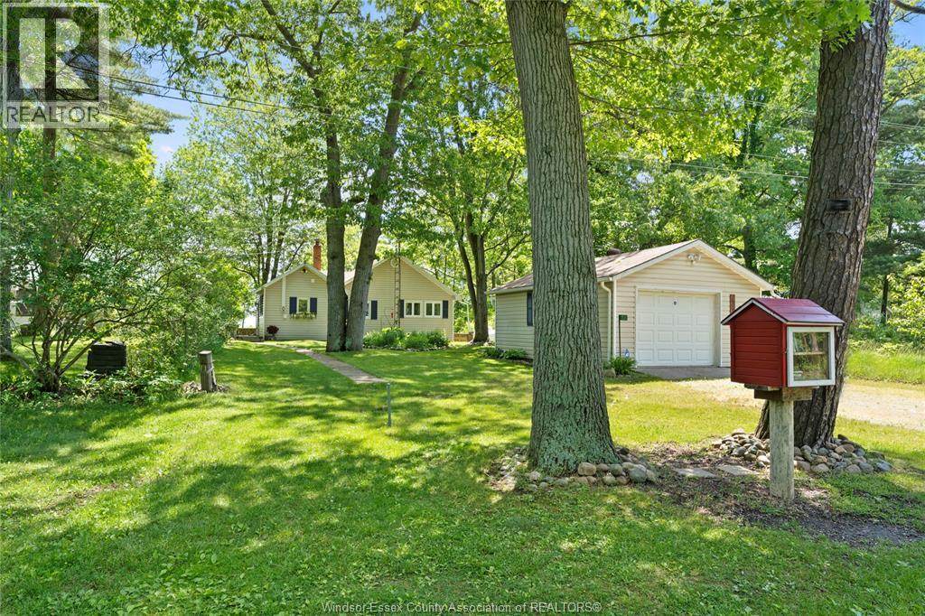 2-bedroom Single Family at 17520 Lakeshore Road, Rondeau Park — primary photograph