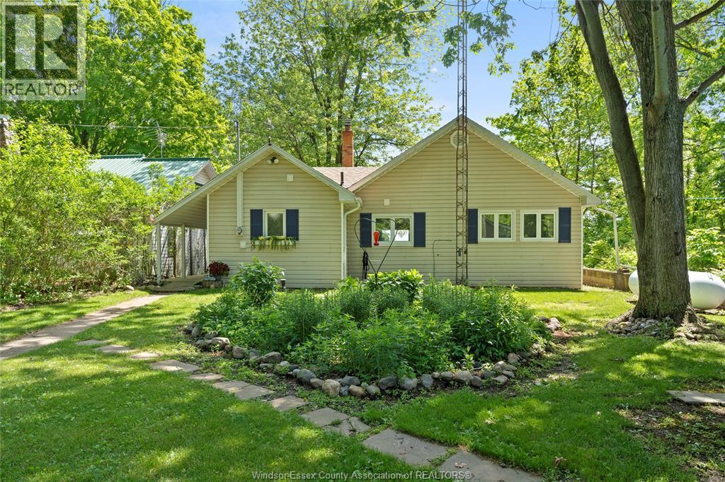 2-bedroom Single Family at 17520 Lakeshore Road, Rondeau Park — photograph 2