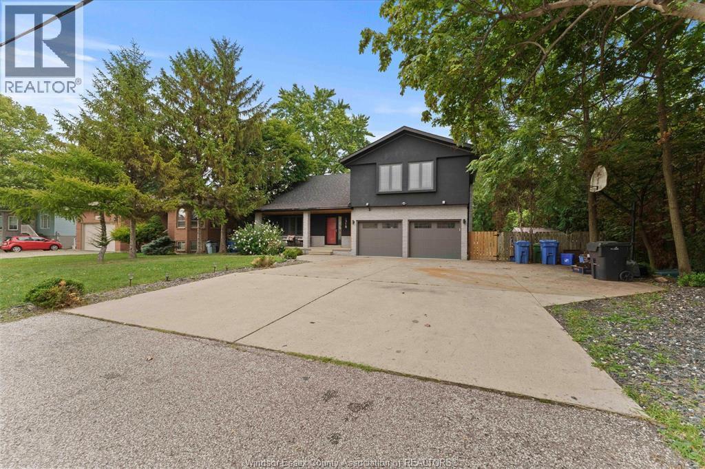 5-bedroom Single Family at 1718 Lesperance, Tecumseh — photograph 2