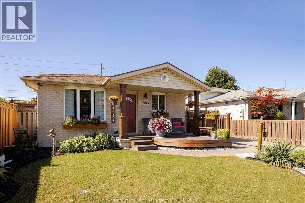 3-bedroom Single Family at 3985 Acorn Crescent, Windsor — primary photograph
